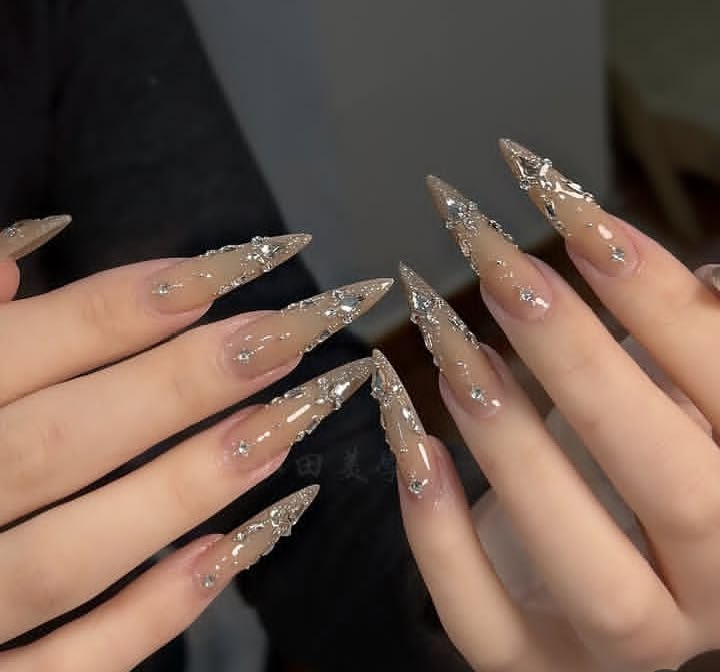 Cat eye nails